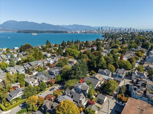 3454 3Rd Avenue W, Vancouver, BC 