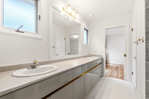1355 Tyrol Road, West Vancouver, BC 