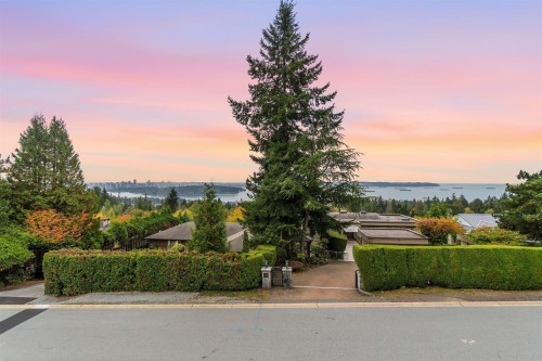 1355 Tyrol Road, West Vancouver, BC 