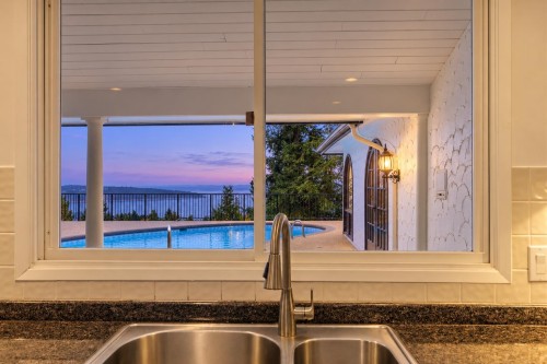 1355 Tyrol Road, West Vancouver, BC 