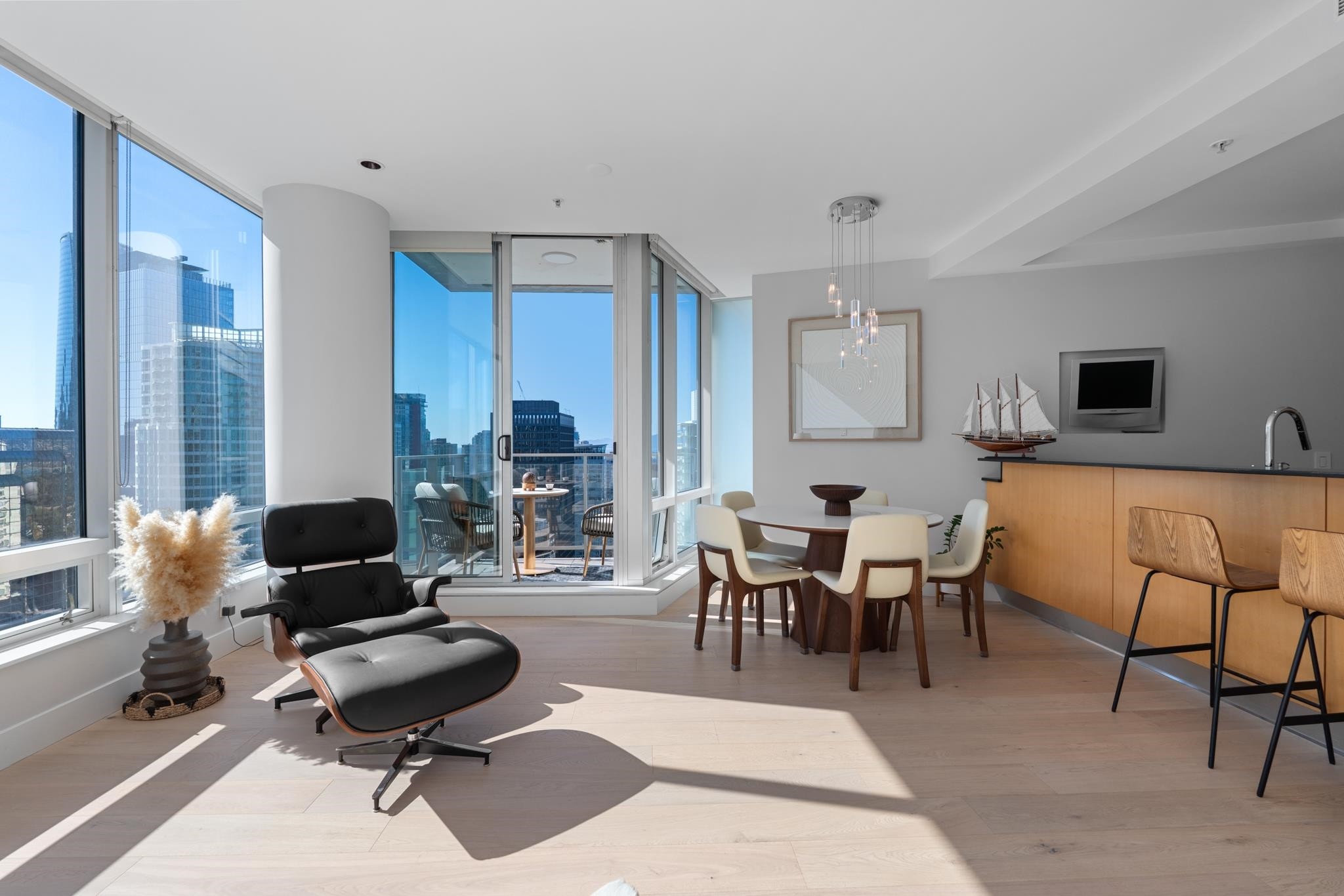 2605-1077 Cordova Street W, Vancouver, BC