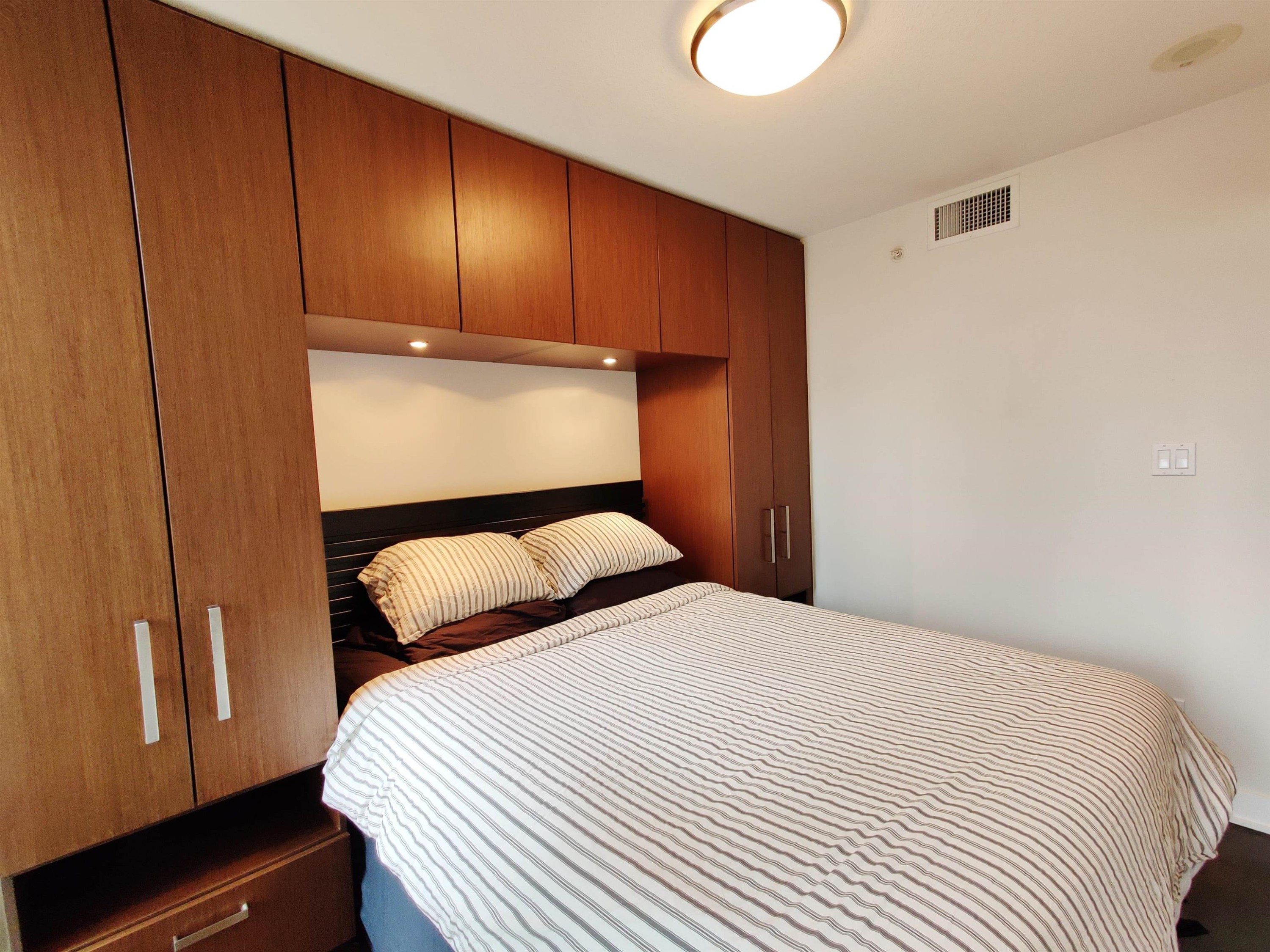 1002-1055 Richards Street, Vancouver, BC