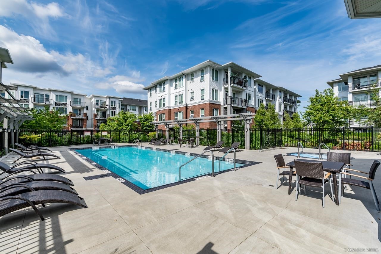 237-9399 Odlin Road, Richmond, BC