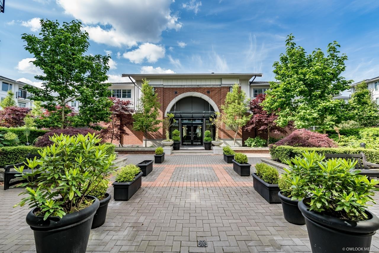 237-9399 Odlin Road, Richmond, BC