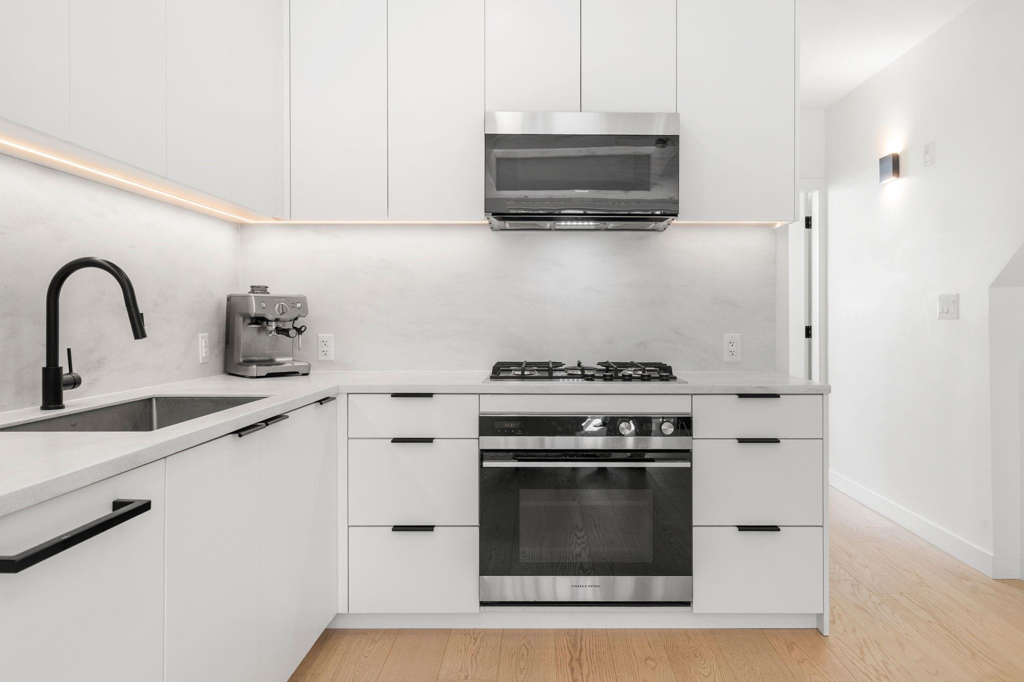 127-650 2Nd Street E, North Vancouver, BC