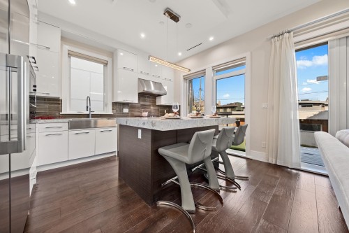 3253 21St Avenue W, Vancouver, BC 