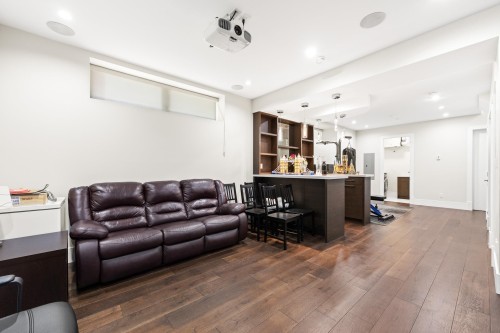3253 21St Avenue W, Vancouver, BC 