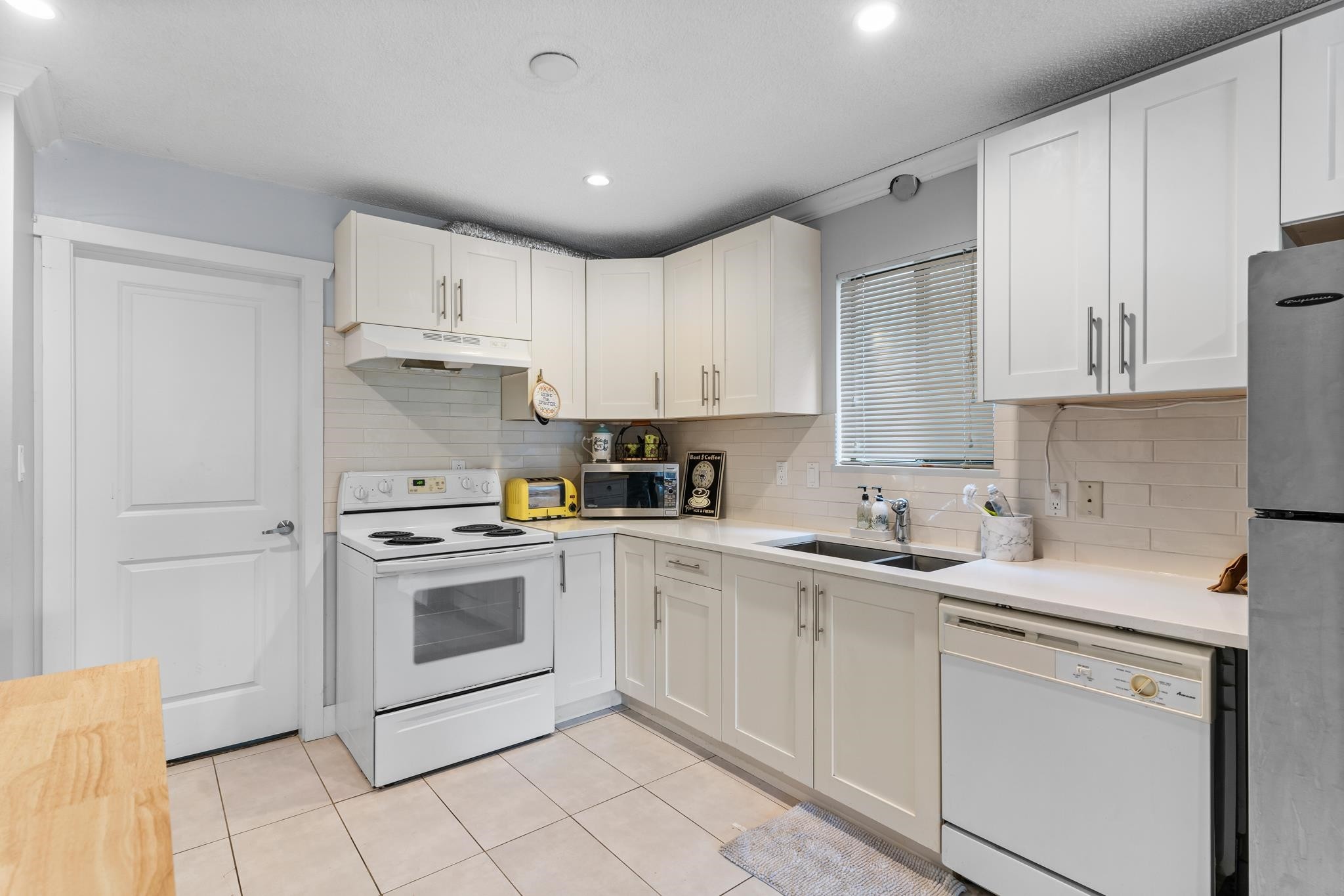 18-24 16Th Avenue W, Vancouver, BC