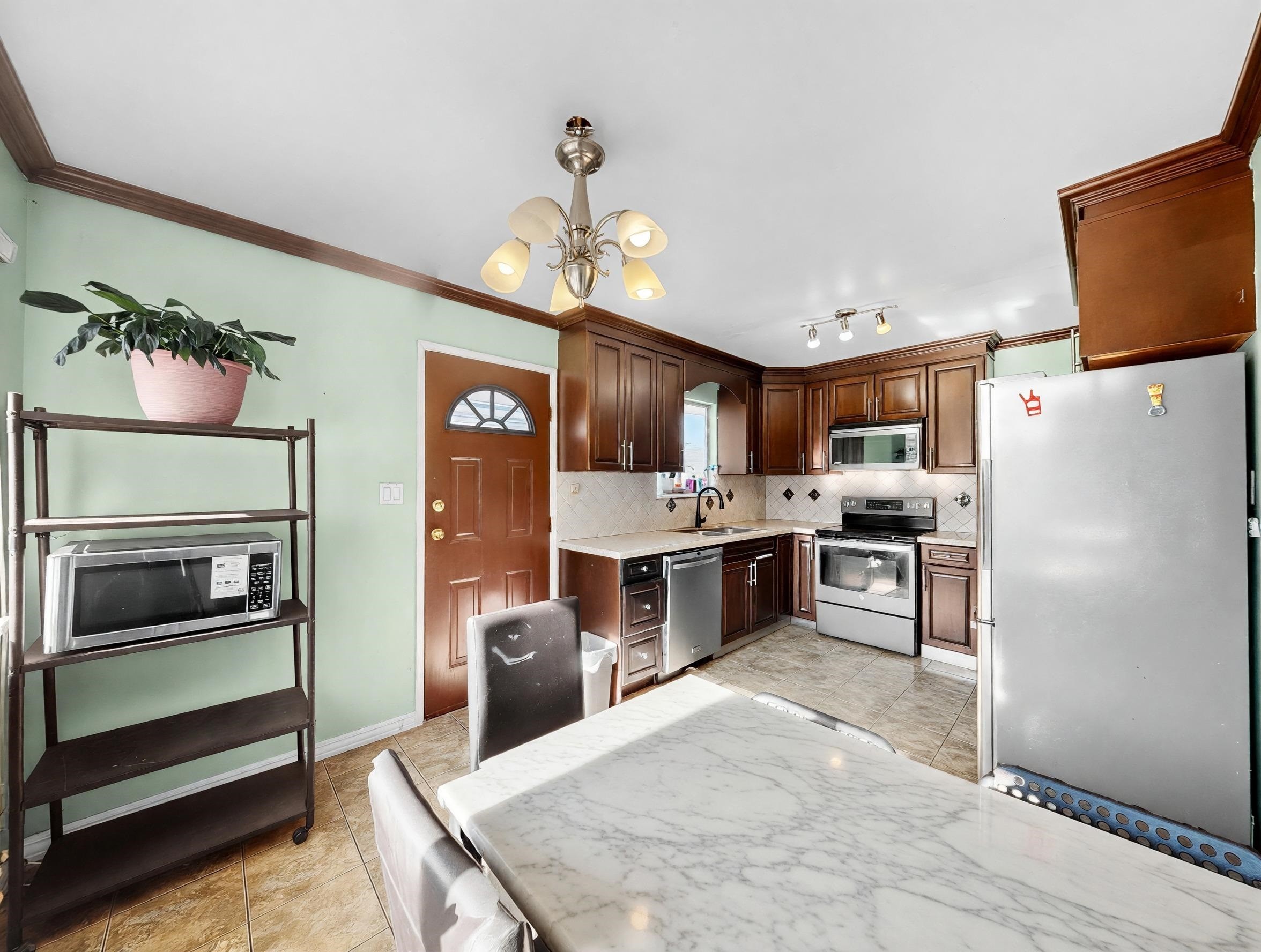 6654 Linden Avenue, Burnaby, BC