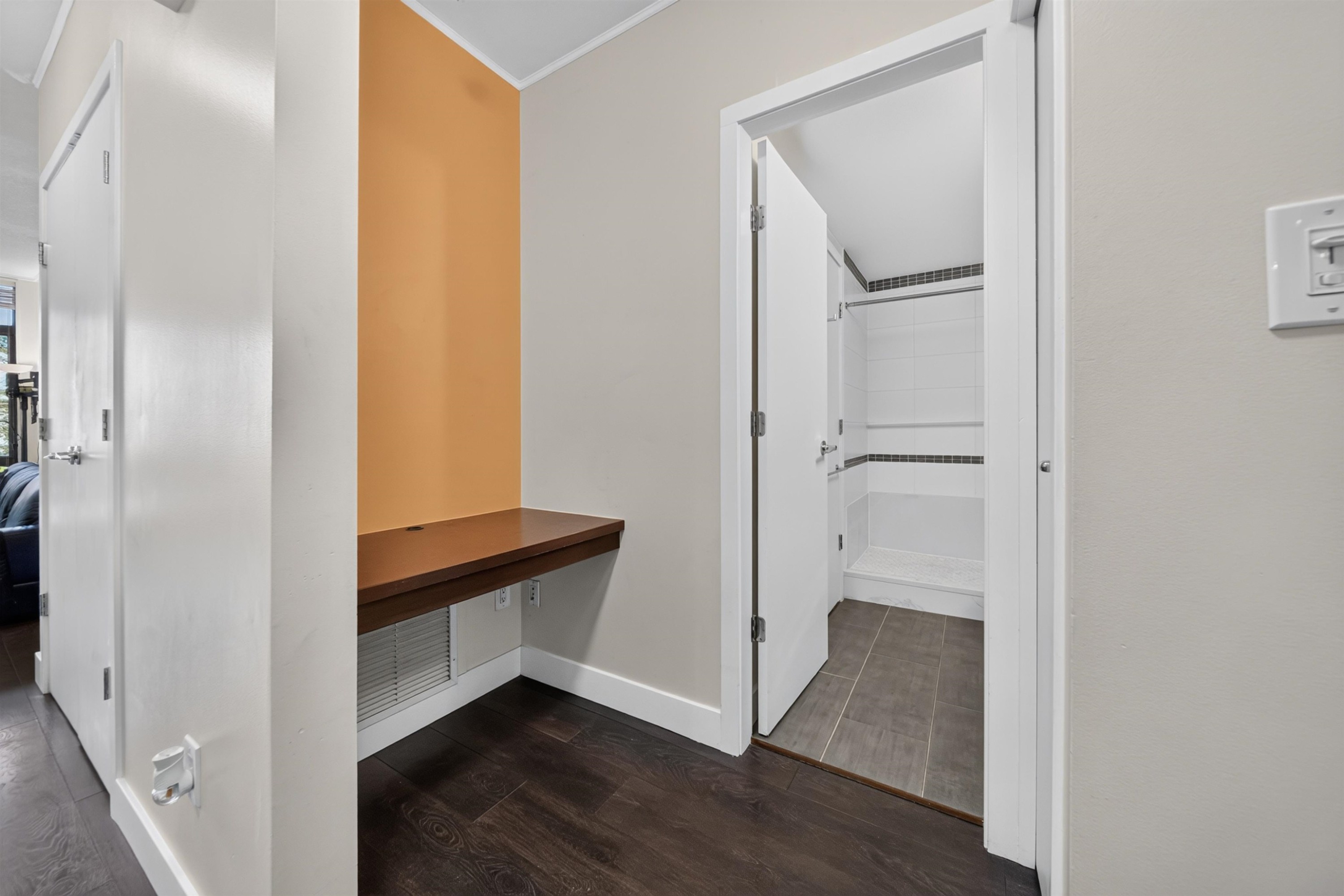 207-14300 Riverport Way, Richmond, BC