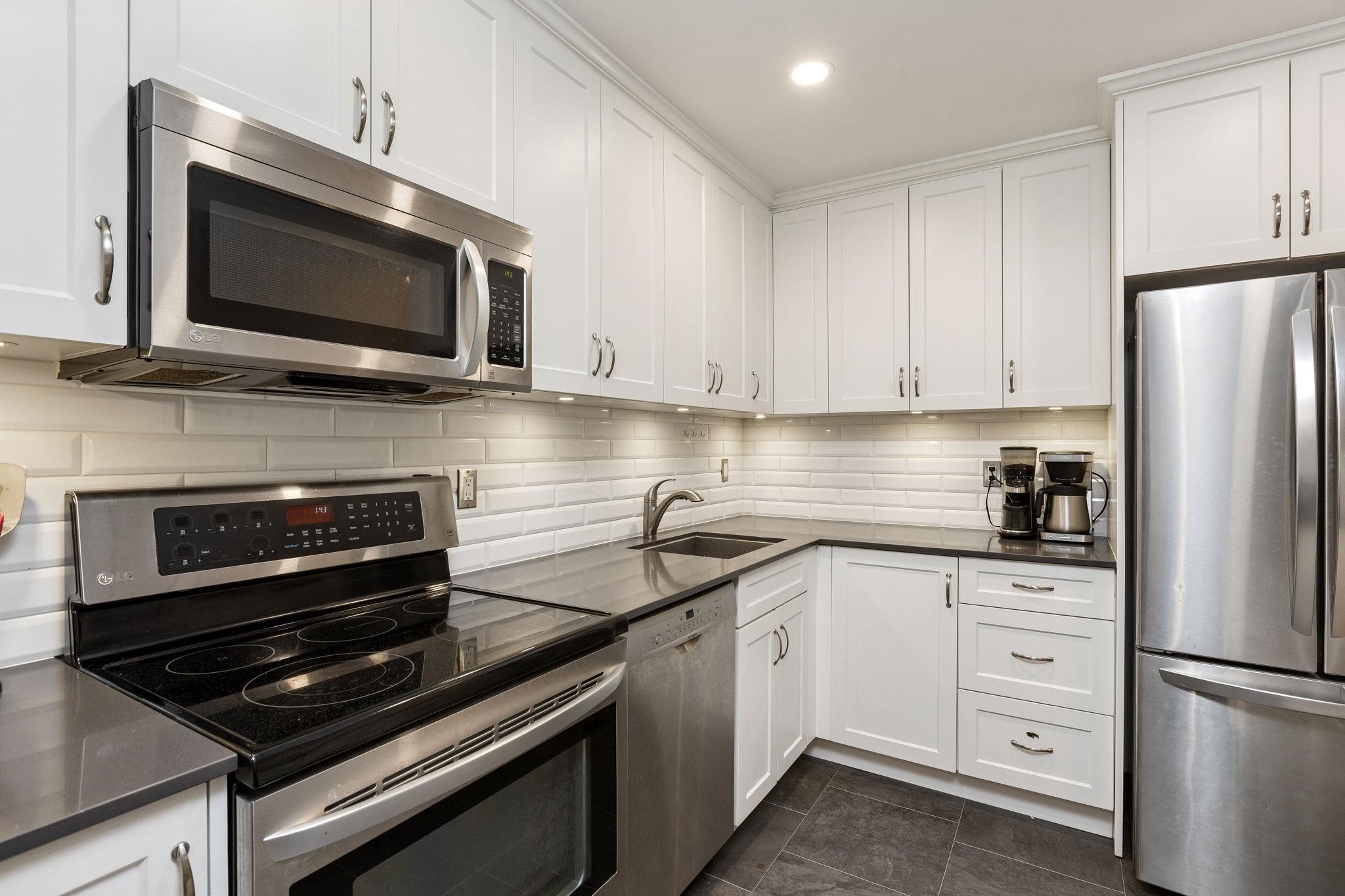 209-310 3Rd Street E, North Vancouver, BC
