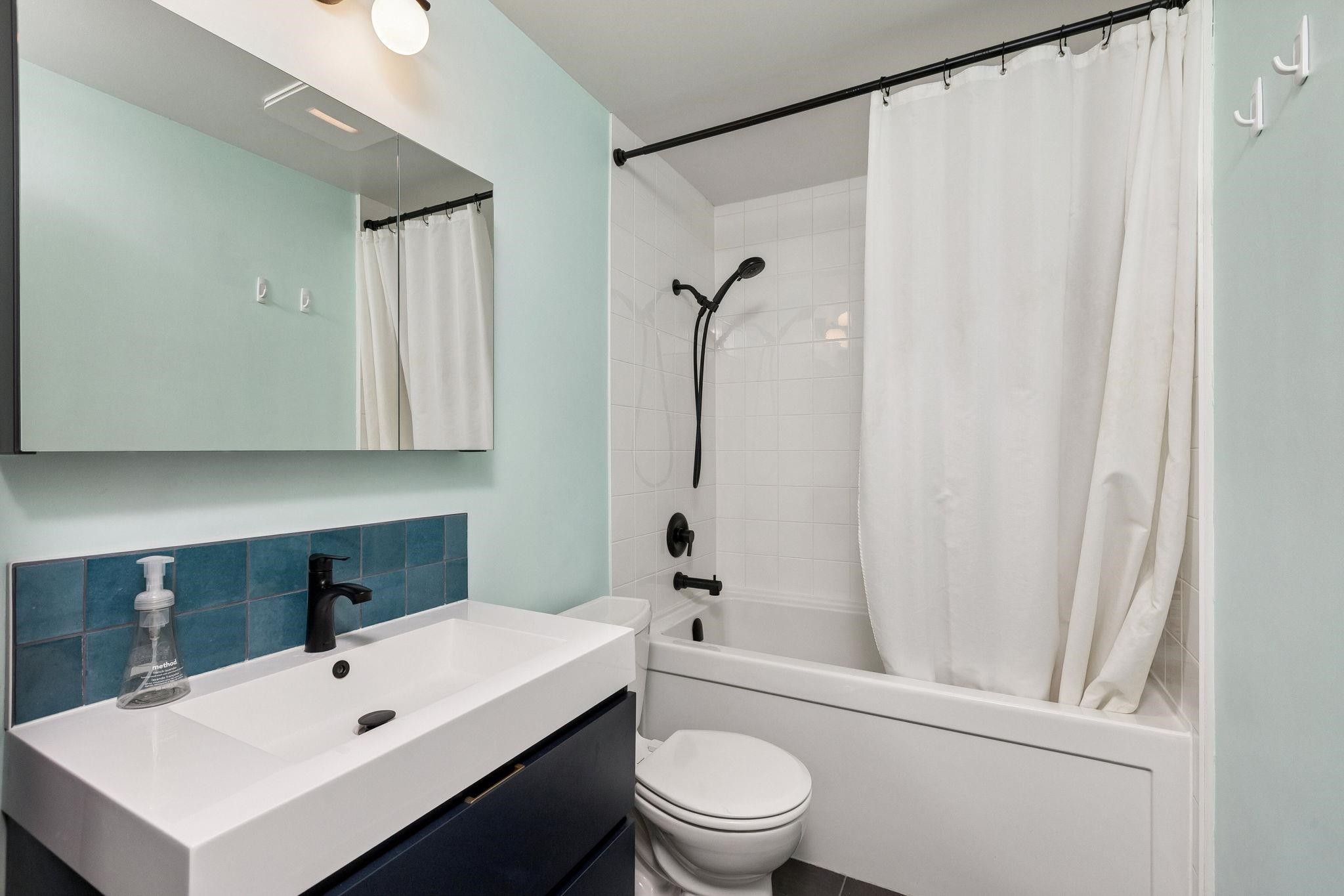 209-310 3Rd Street E, North Vancouver, BC