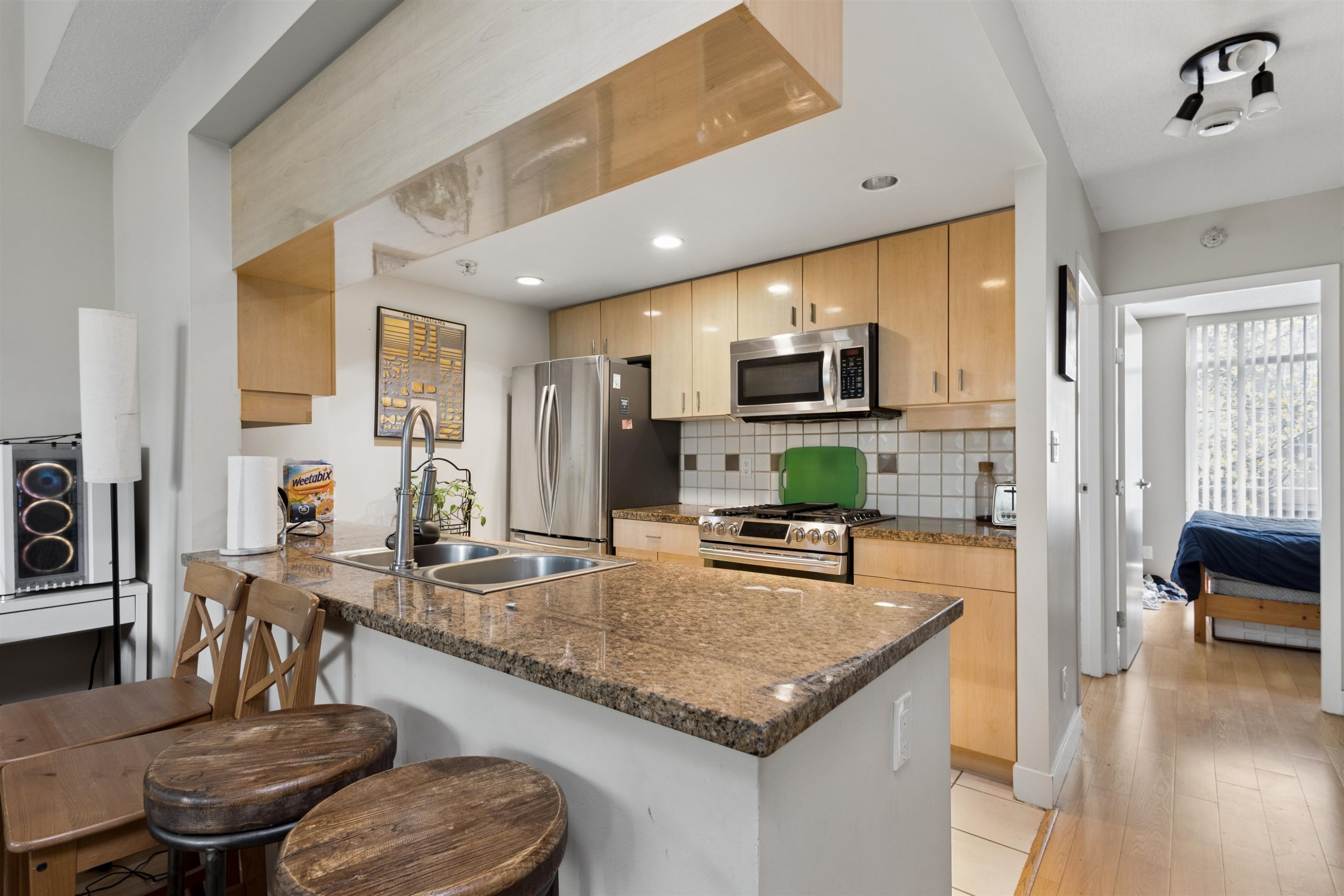 2P-1033 Marinaside Crescent, Vancouver, BC