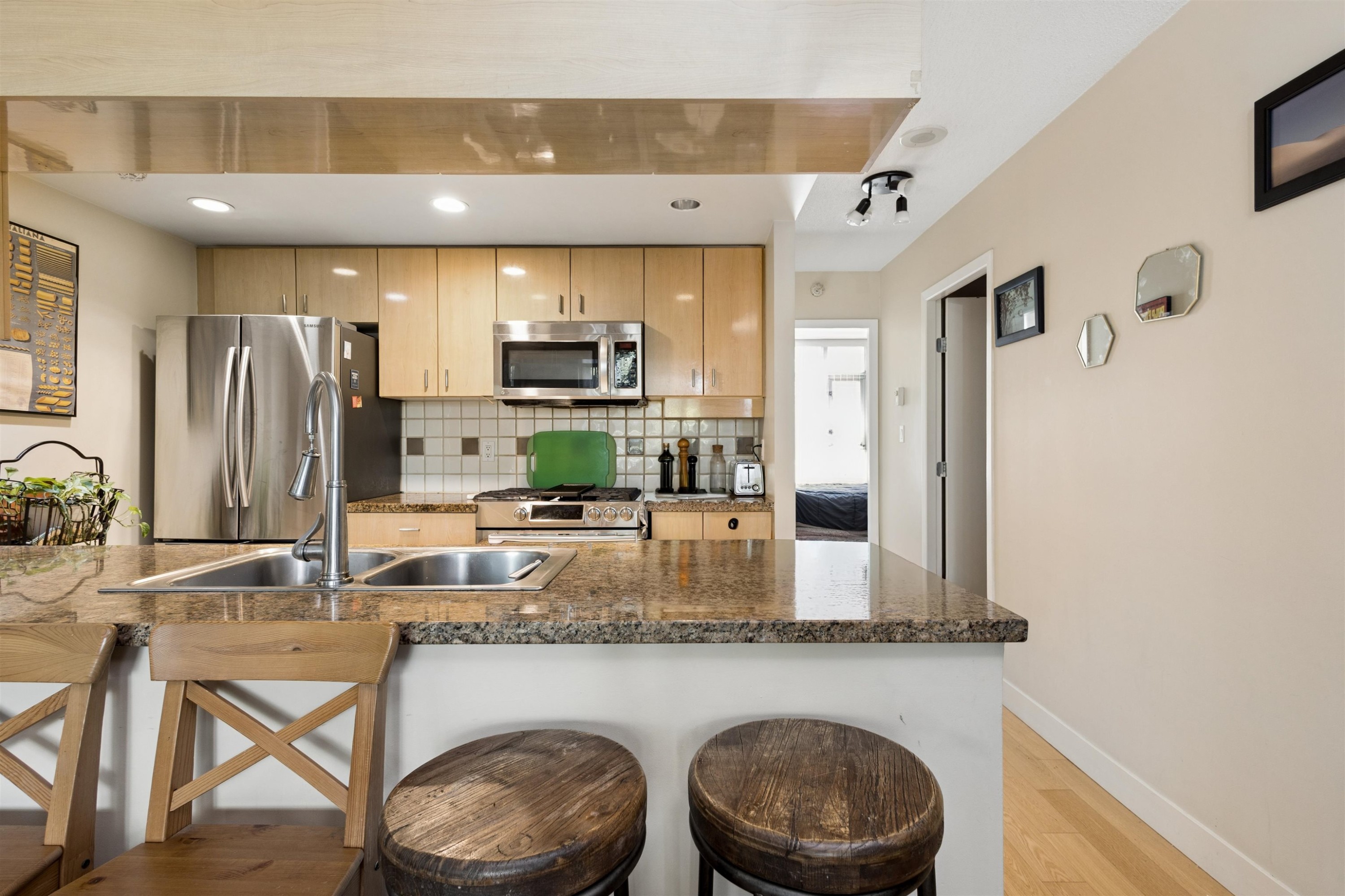 2P-1033 Marinaside Crescent, Vancouver, BC