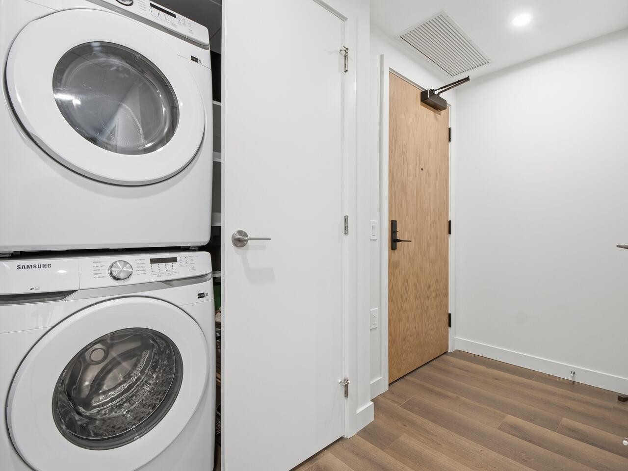 607-5987 Wilson Avenue, Burnaby, BC