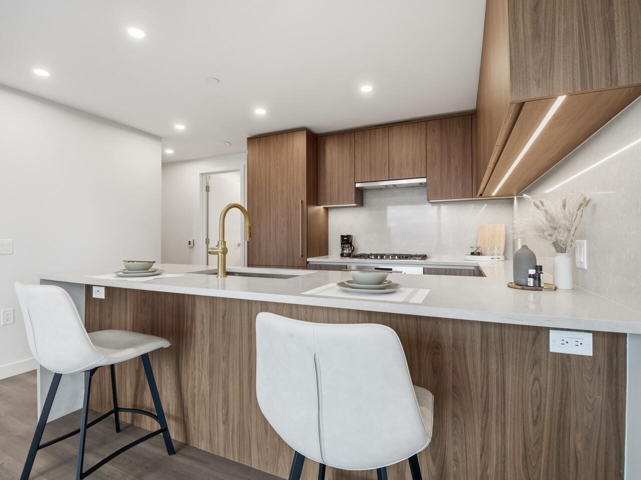 607-5987 Wilson Avenue, Burnaby, BC
