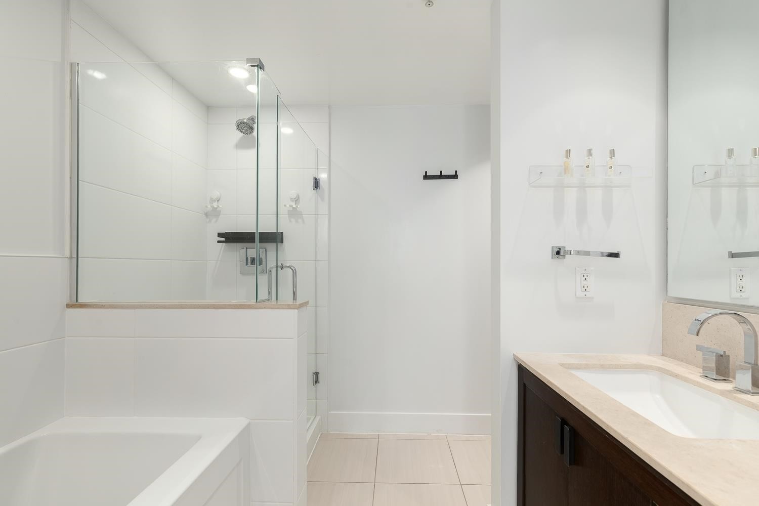 14-166 13Th Street W, North Vancouver, BC