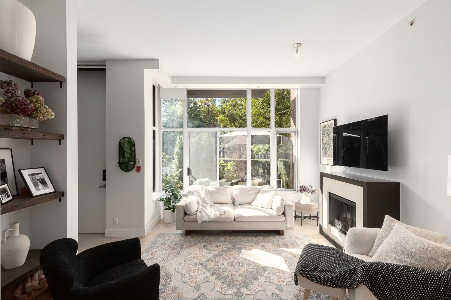 14-166 13Th Street W, North Vancouver, BC