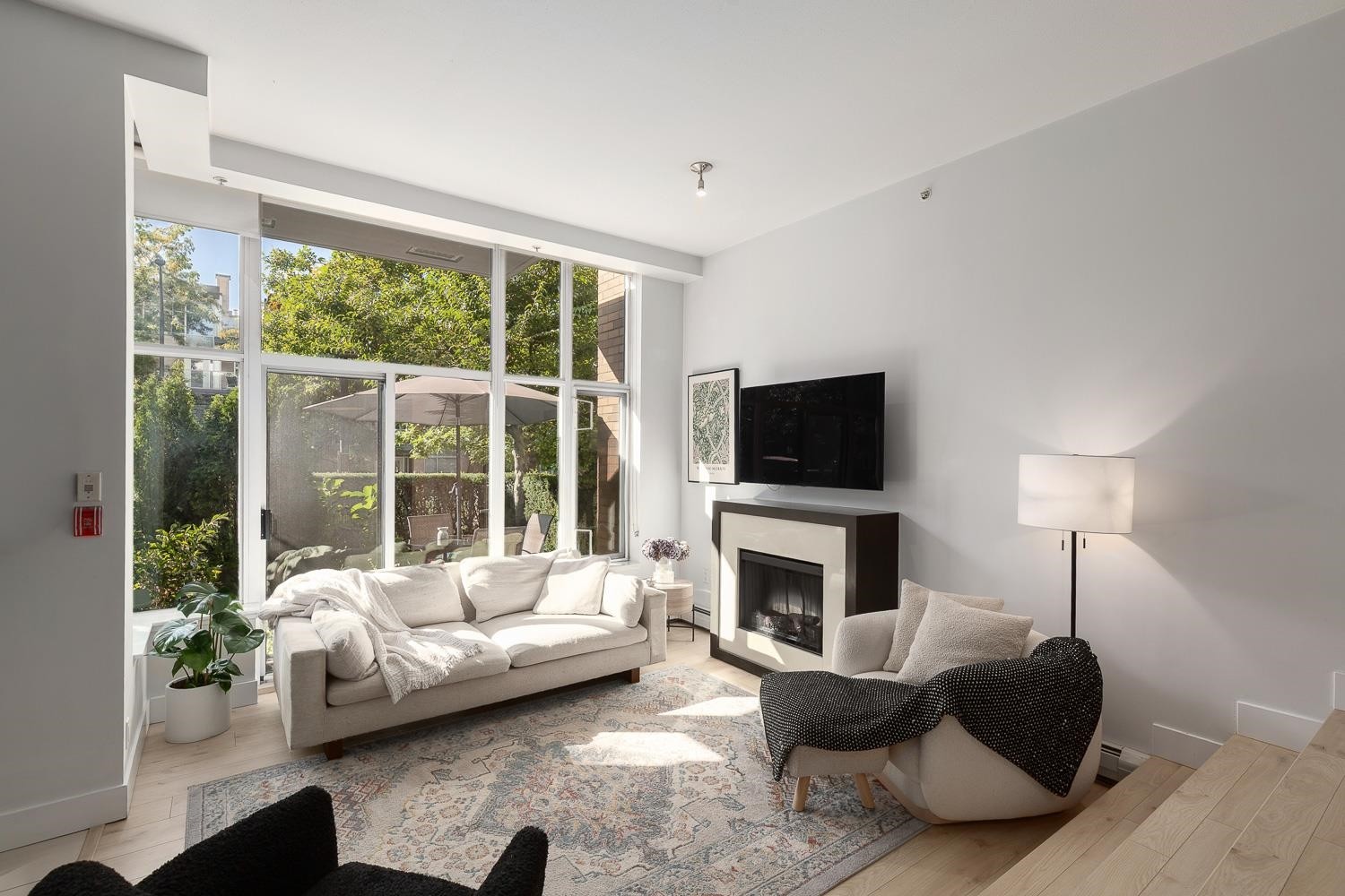 14-166 13Th Street W, North Vancouver, BC