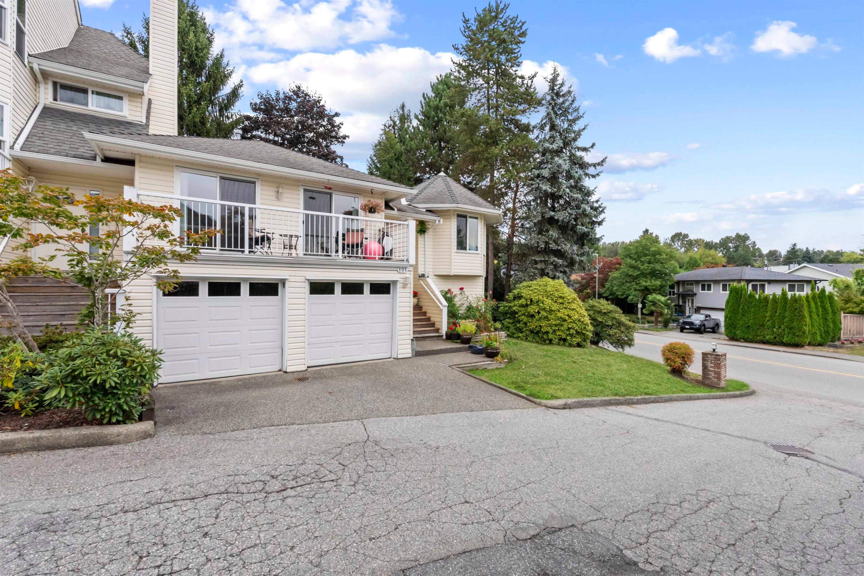 101-1180 Falcon Drive, Coquitlam, BC