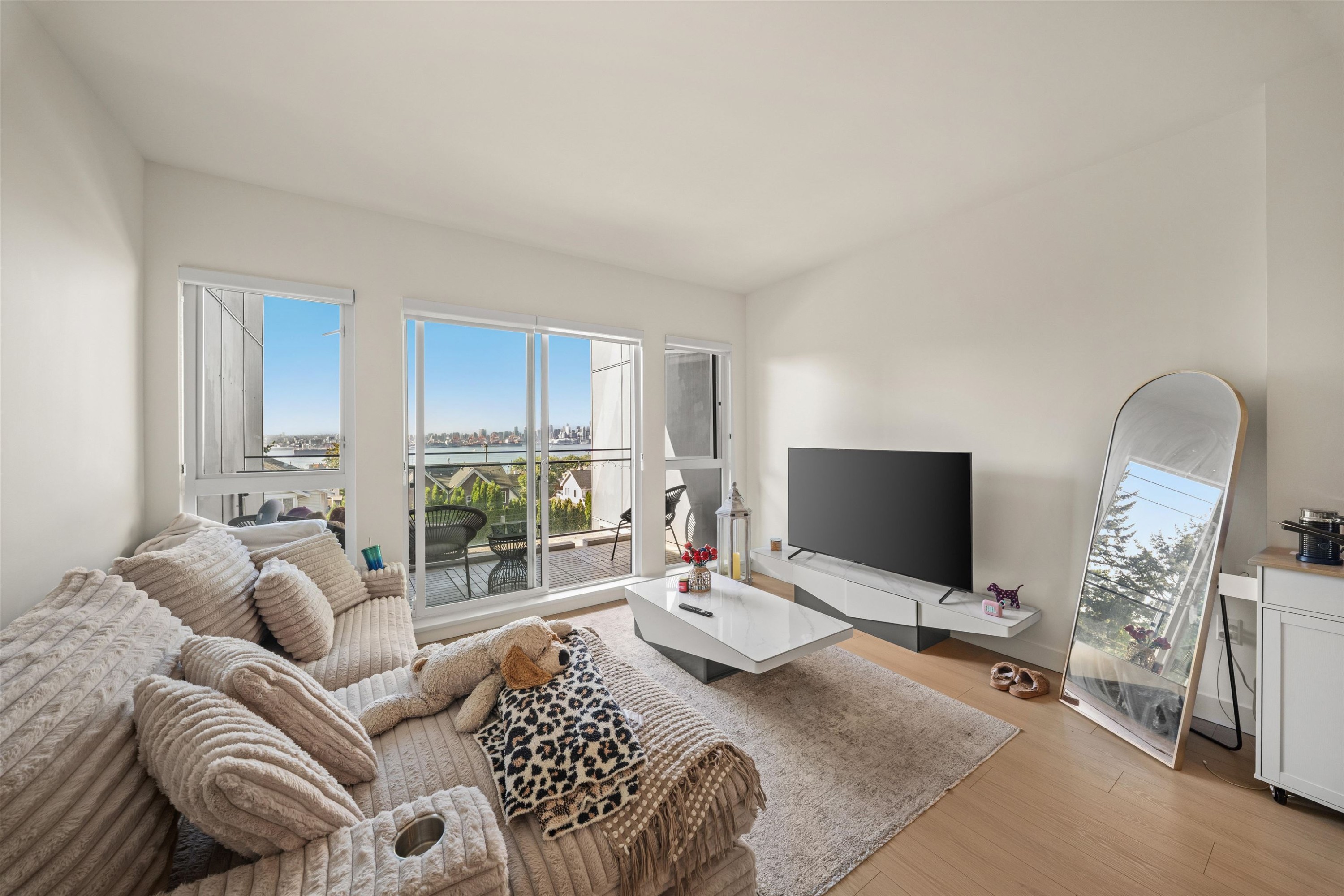 309-422 3Rd Street E, North Vancouver, BC