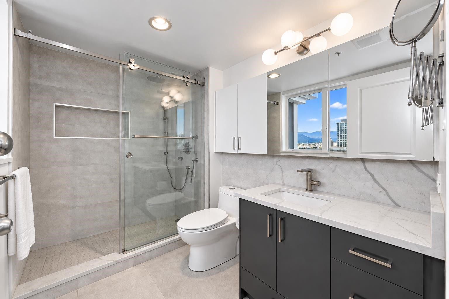 3203-2138 Madison Avenue, Burnaby, BC
