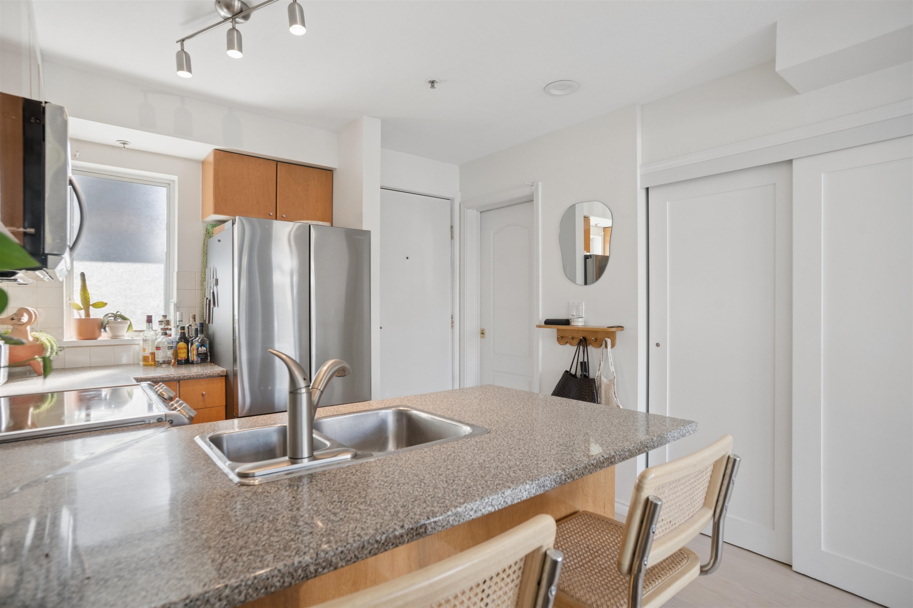 203-2190 5Th Avenue W, Vancouver, BC