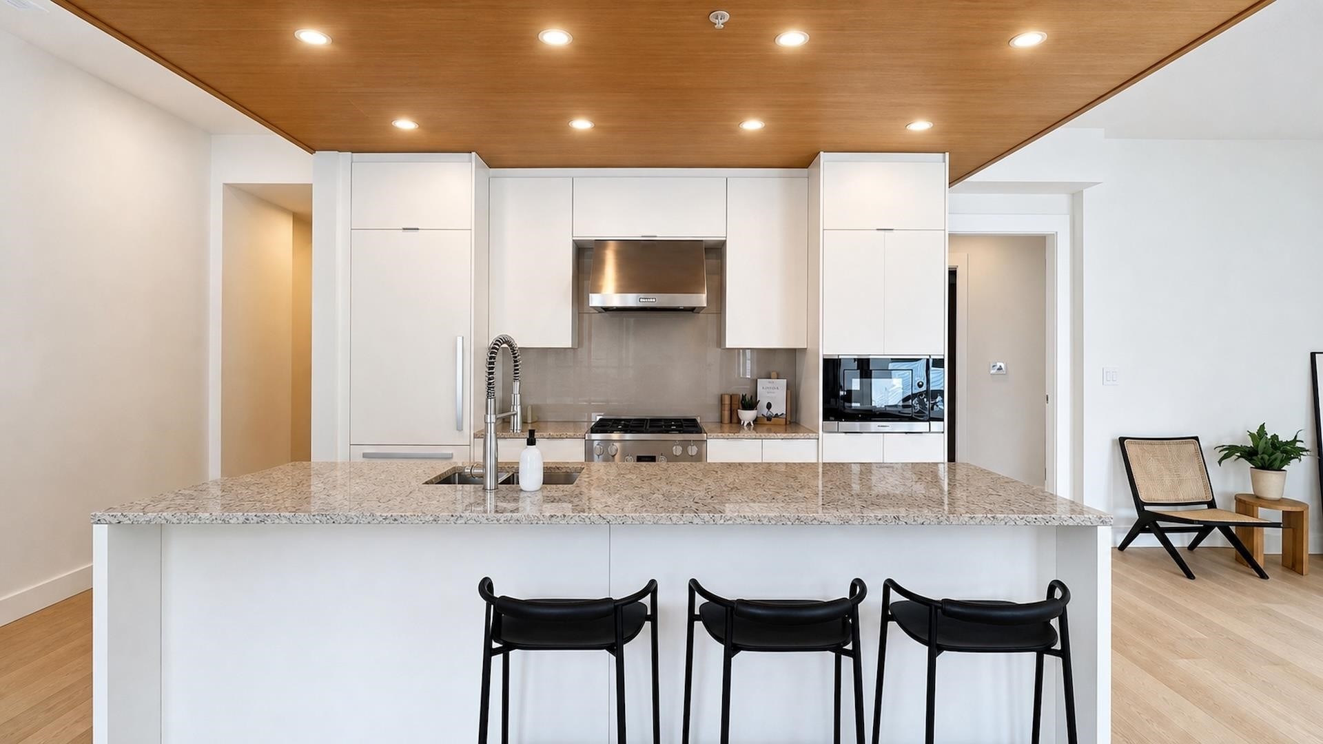 501-6687 Nelson Avenue, West Vancouver, BC