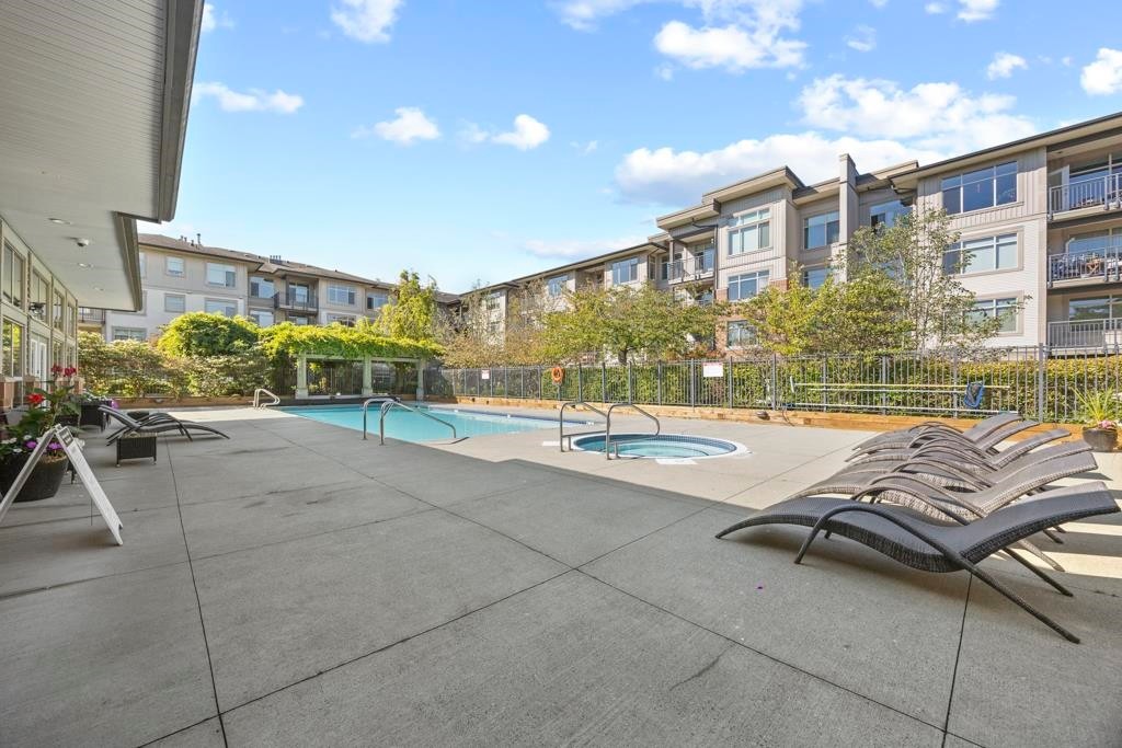108-9299 Tomicki Avenue, Richmond, BC