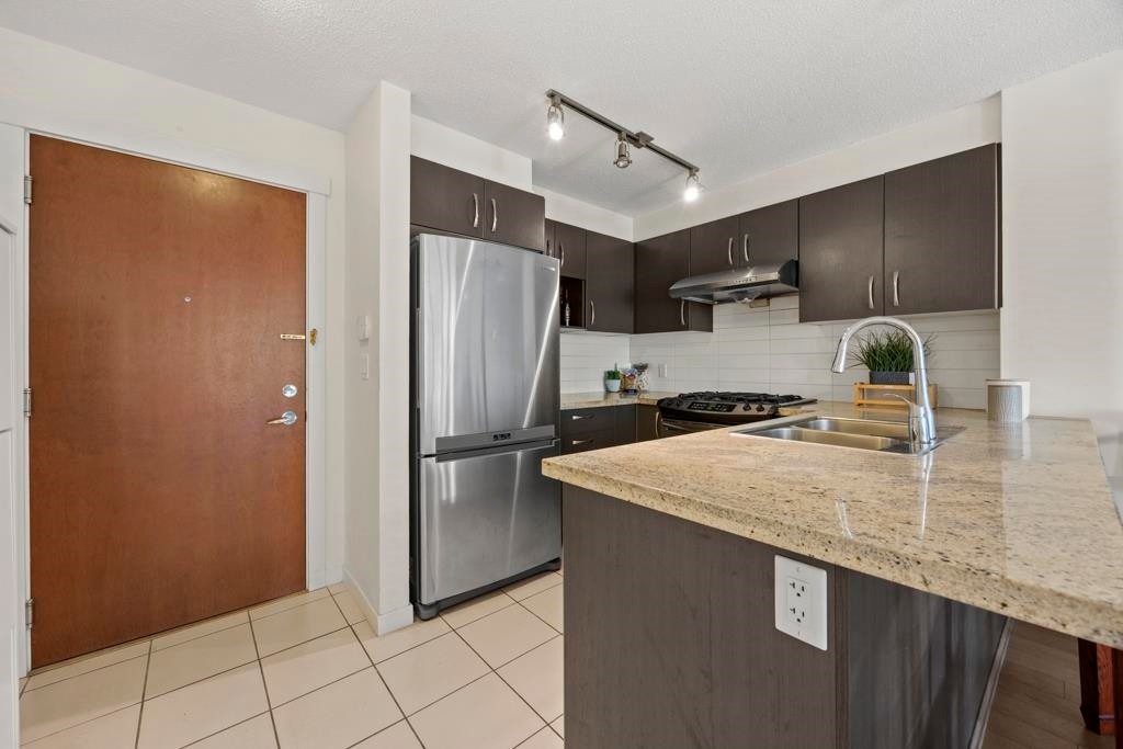 108-9299 Tomicki Avenue, Richmond, BC