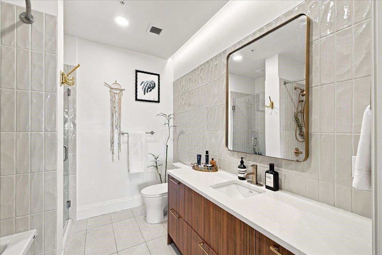 602-2550 Garden Drive, Vancouver, BC