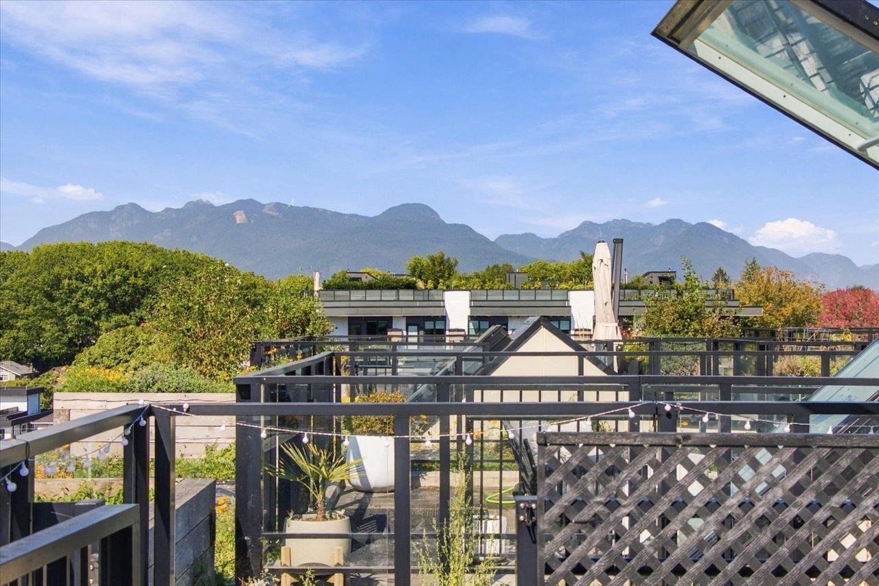 602-2550 Garden Drive, Vancouver, BC