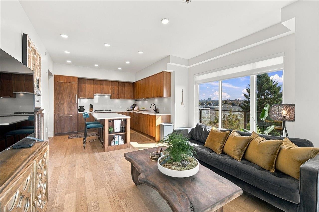 602-2550 Garden Drive, Vancouver, BC