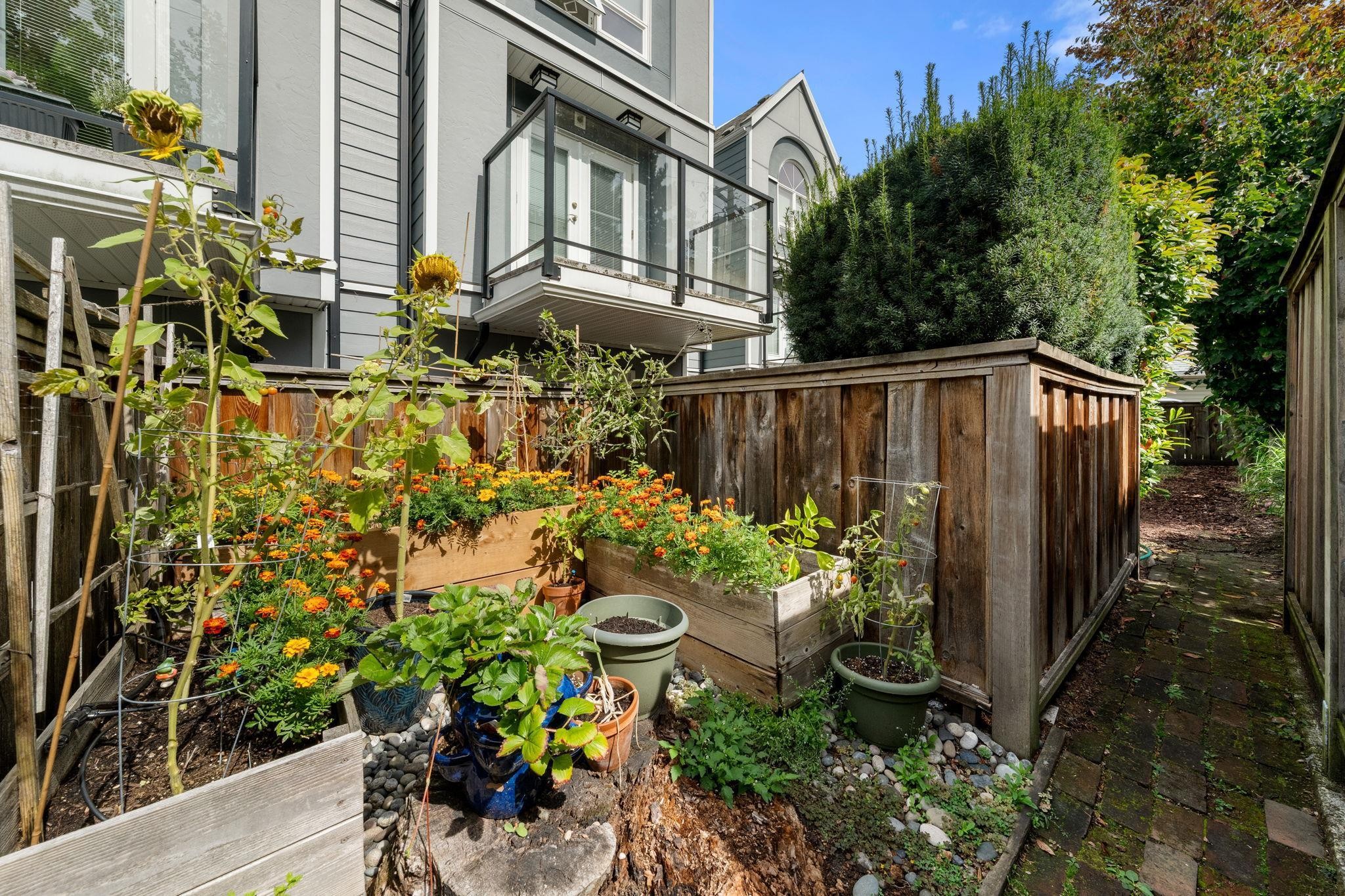 104-828 14Th Avenue W, Vancouver, BC
