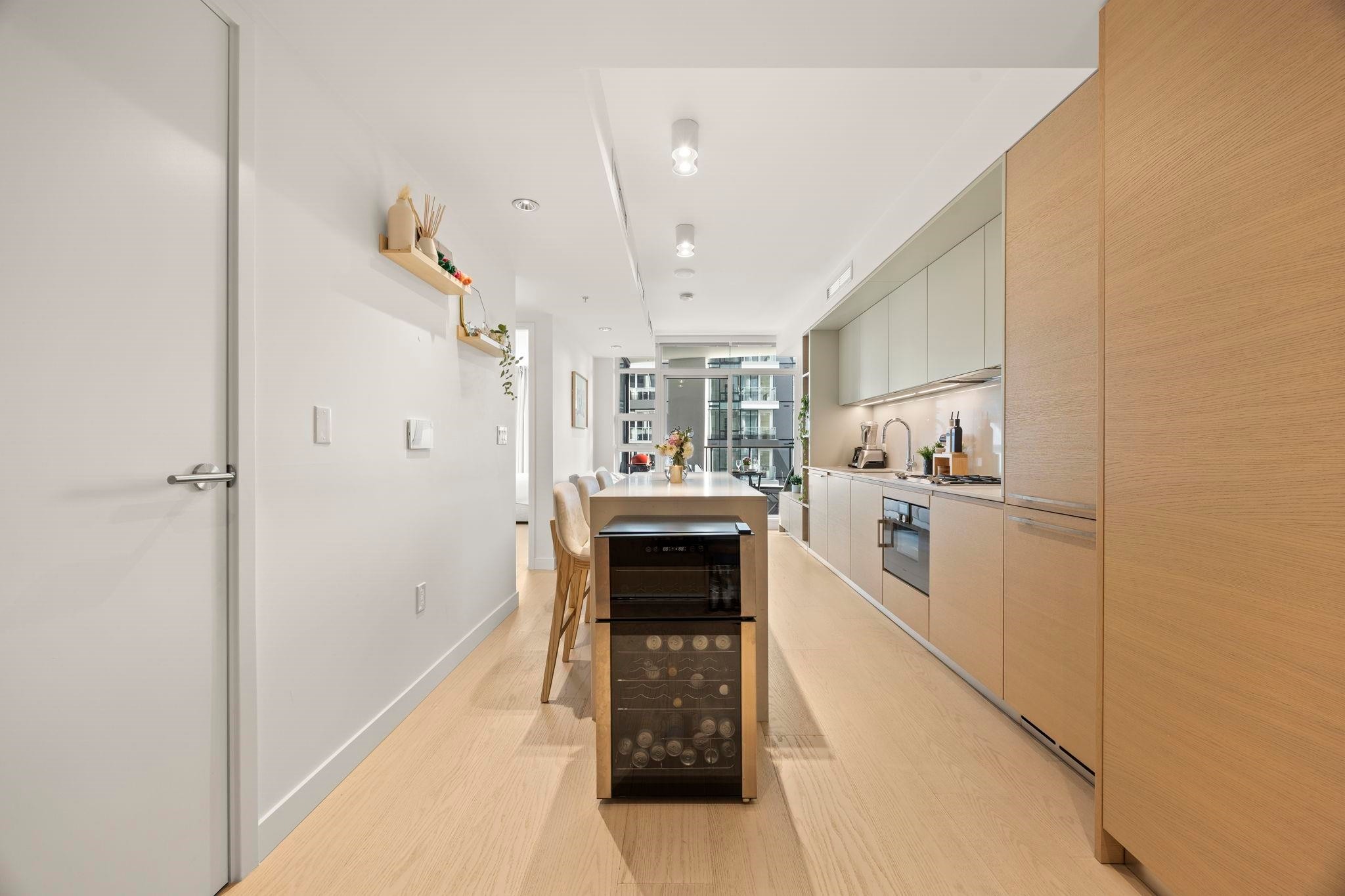2007-1289 Hornby Street, Vancouver, BC