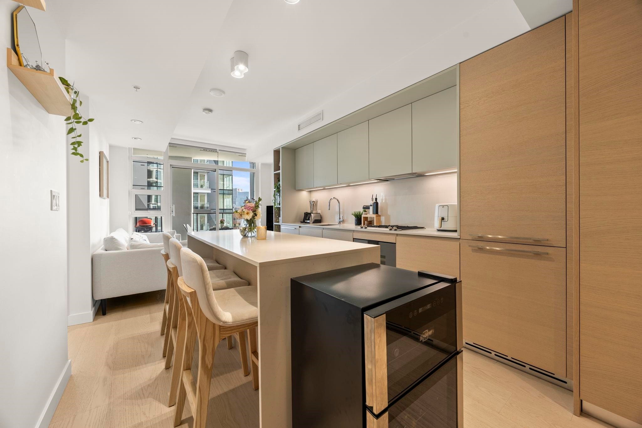 2007-1289 Hornby Street, Vancouver, BC