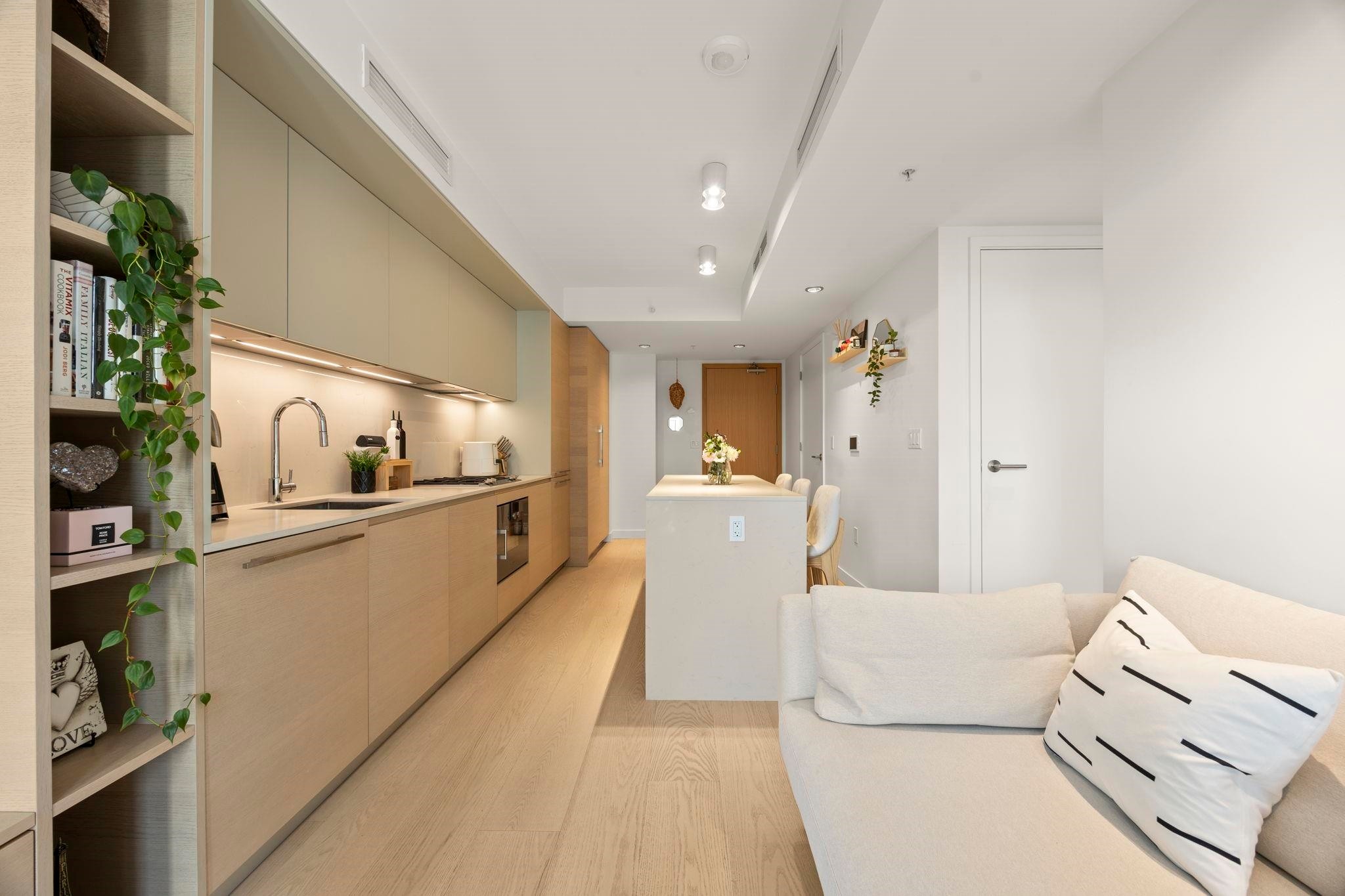 2007-1289 Hornby Street, Vancouver, BC