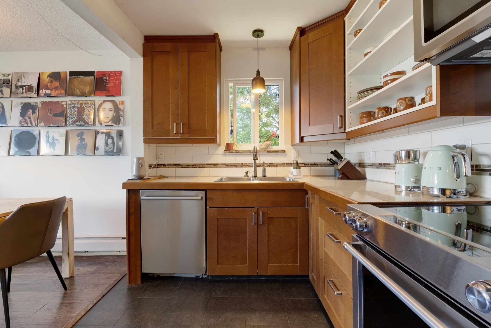 302-391 7Th Avenue E, Vancouver, BC