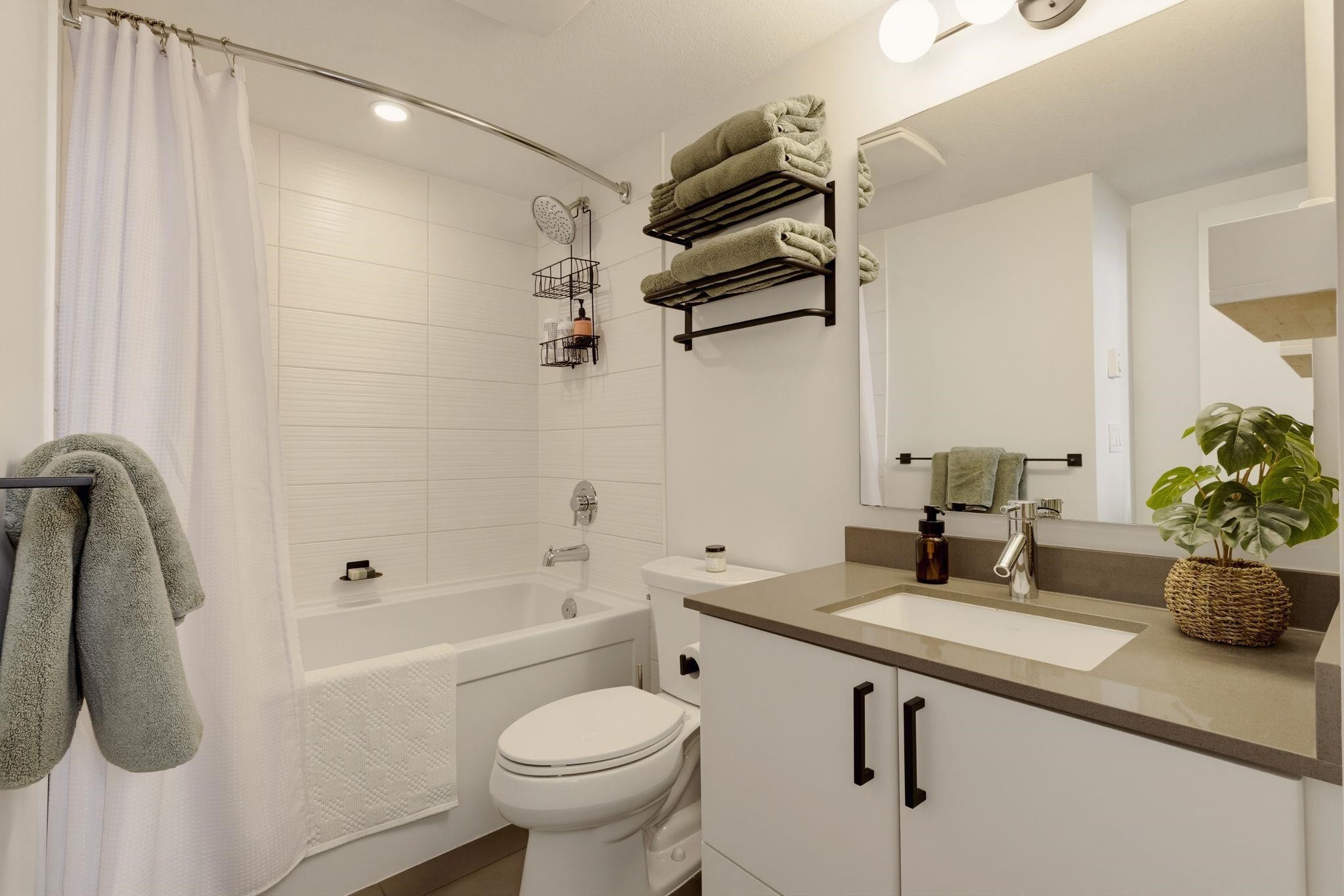 234-735 15Th Street W, North Vancouver, BC