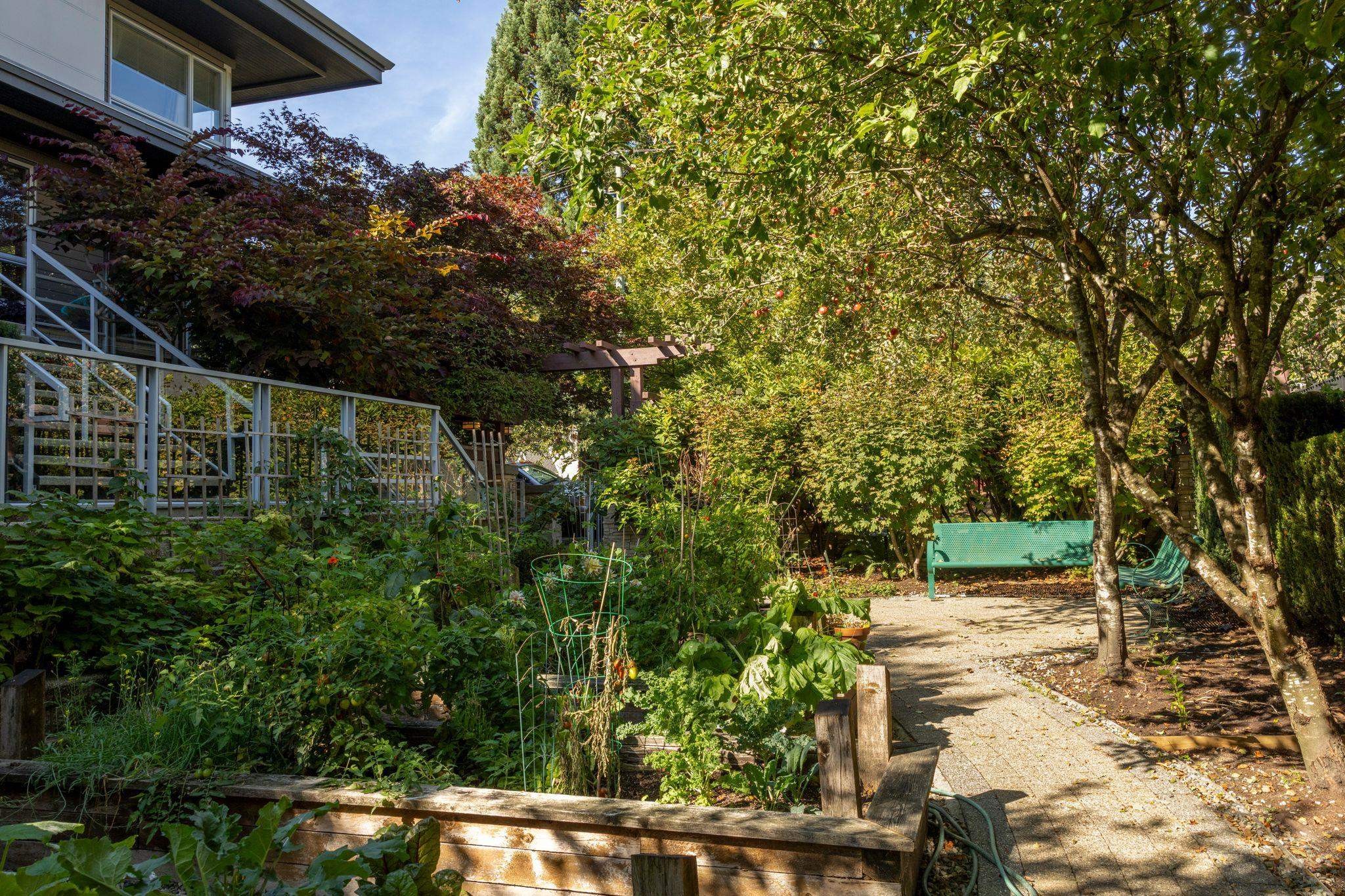 234-735 15Th Street W, North Vancouver, BC