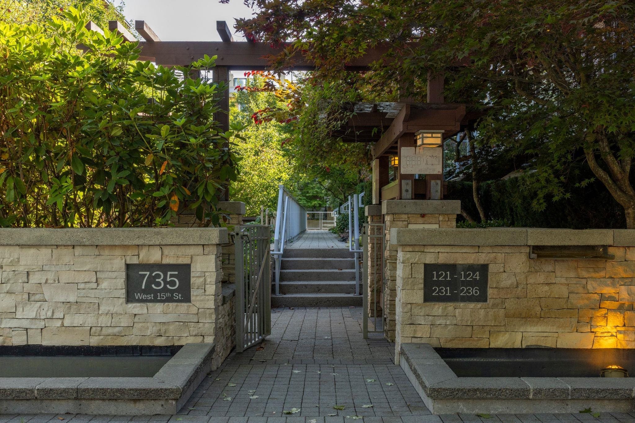 234-735 15Th Street W, North Vancouver, BC