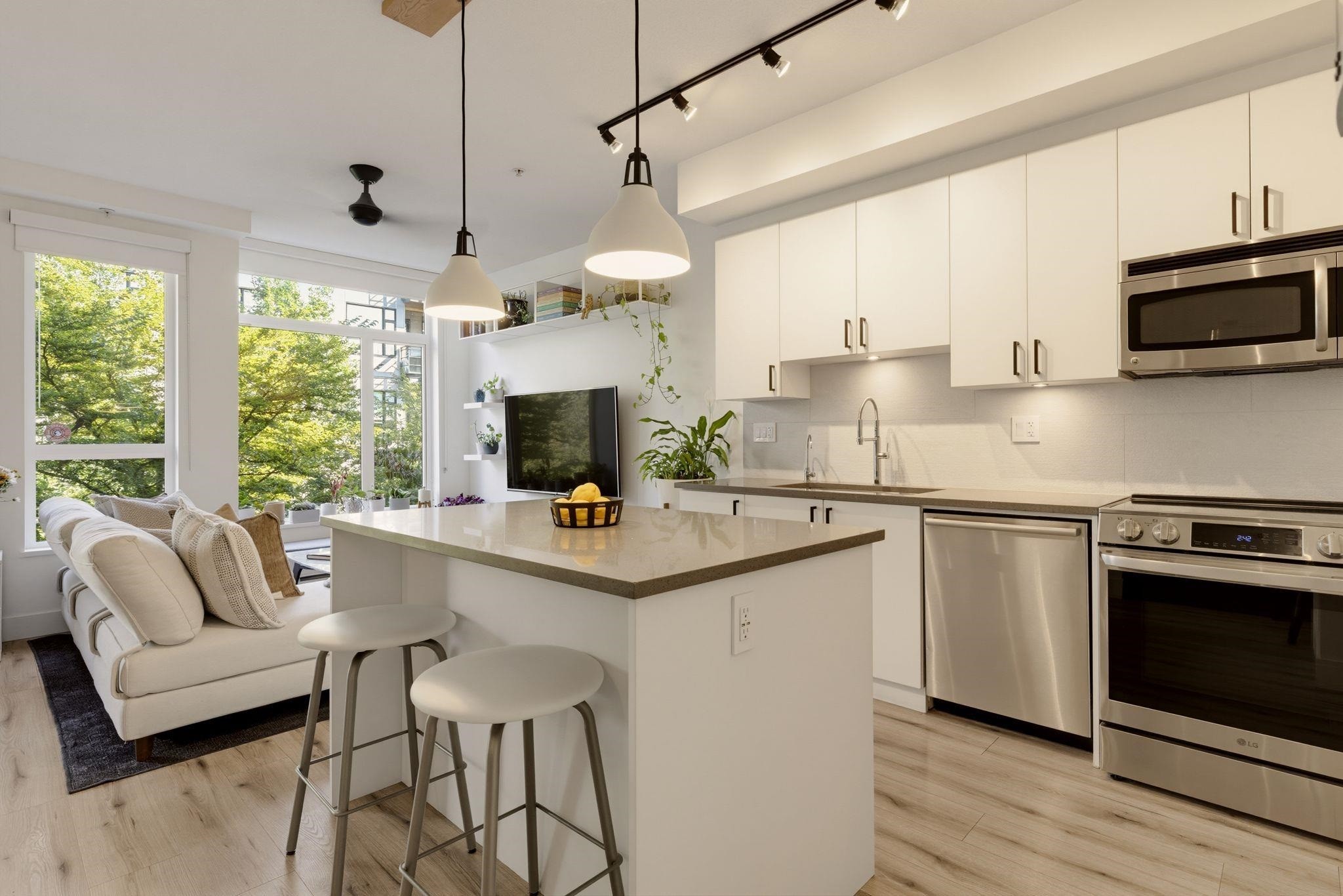 234-735 15Th Street W, North Vancouver, BC