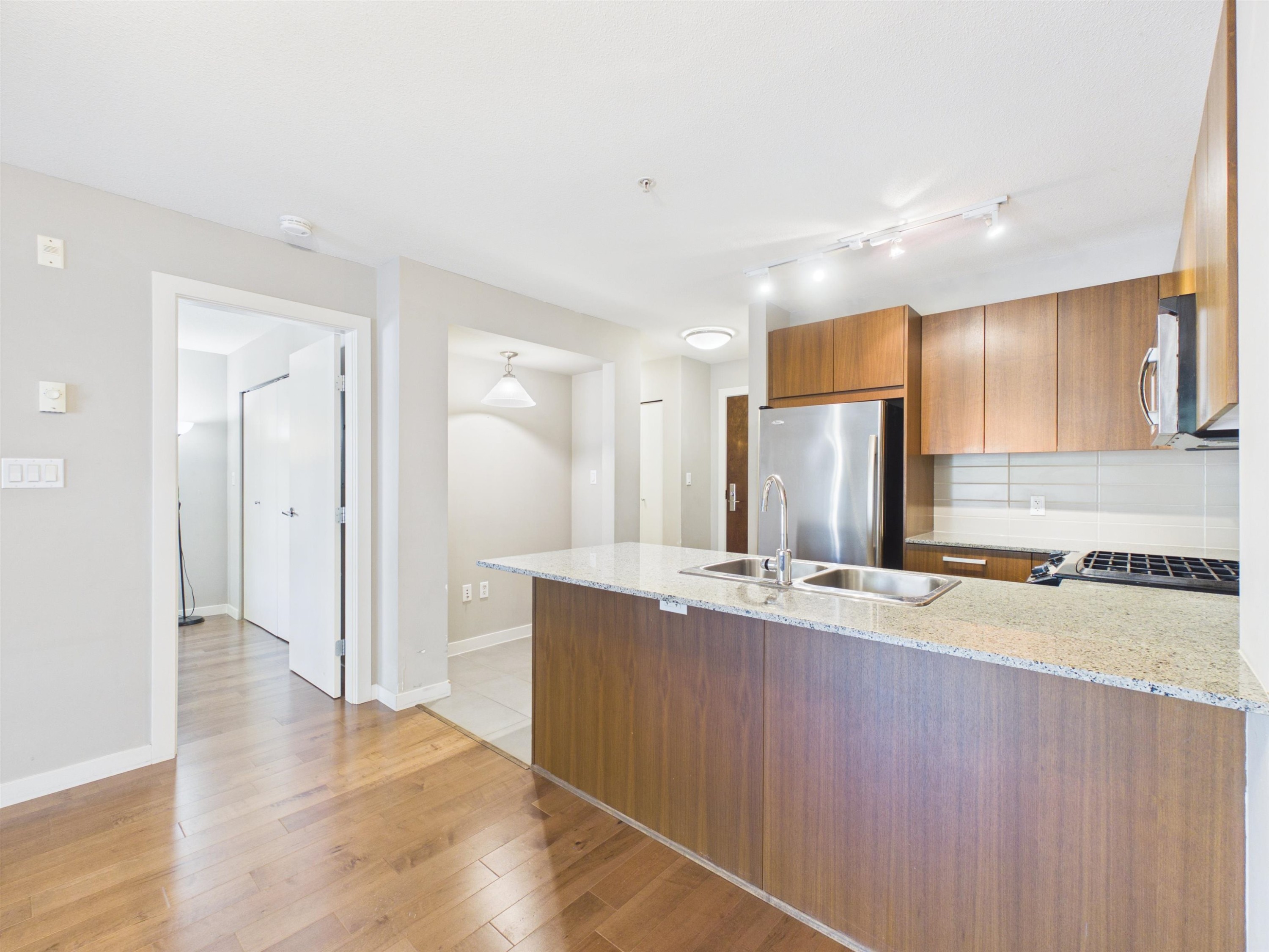 215-5889 Irmin Street, Burnaby, BC