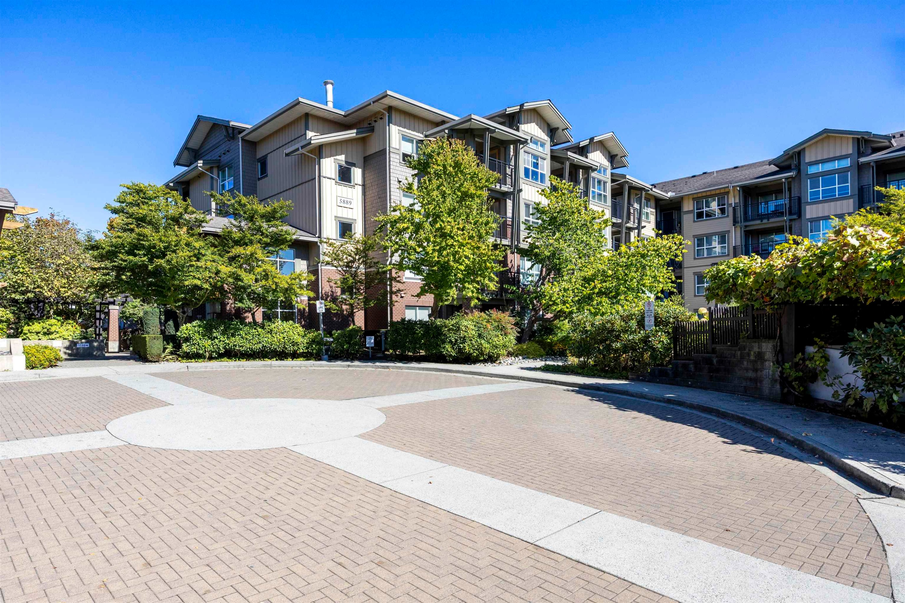 215-5889 Irmin Street, Burnaby, BC