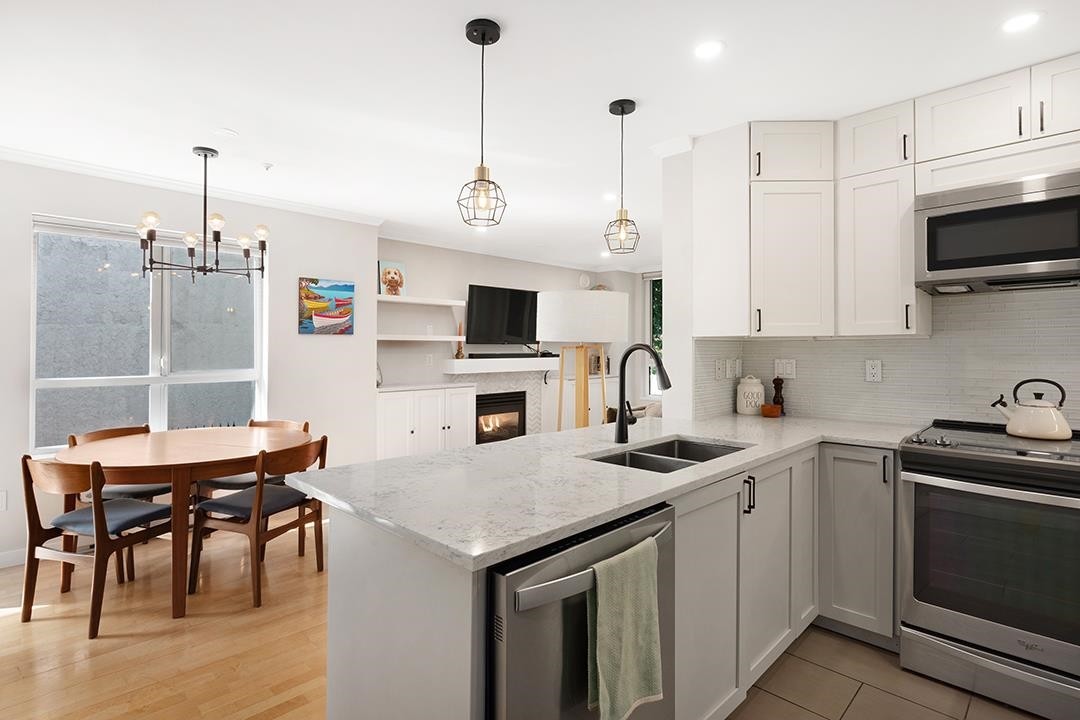 203-3235 4Th Avenue W, Vancouver, BC