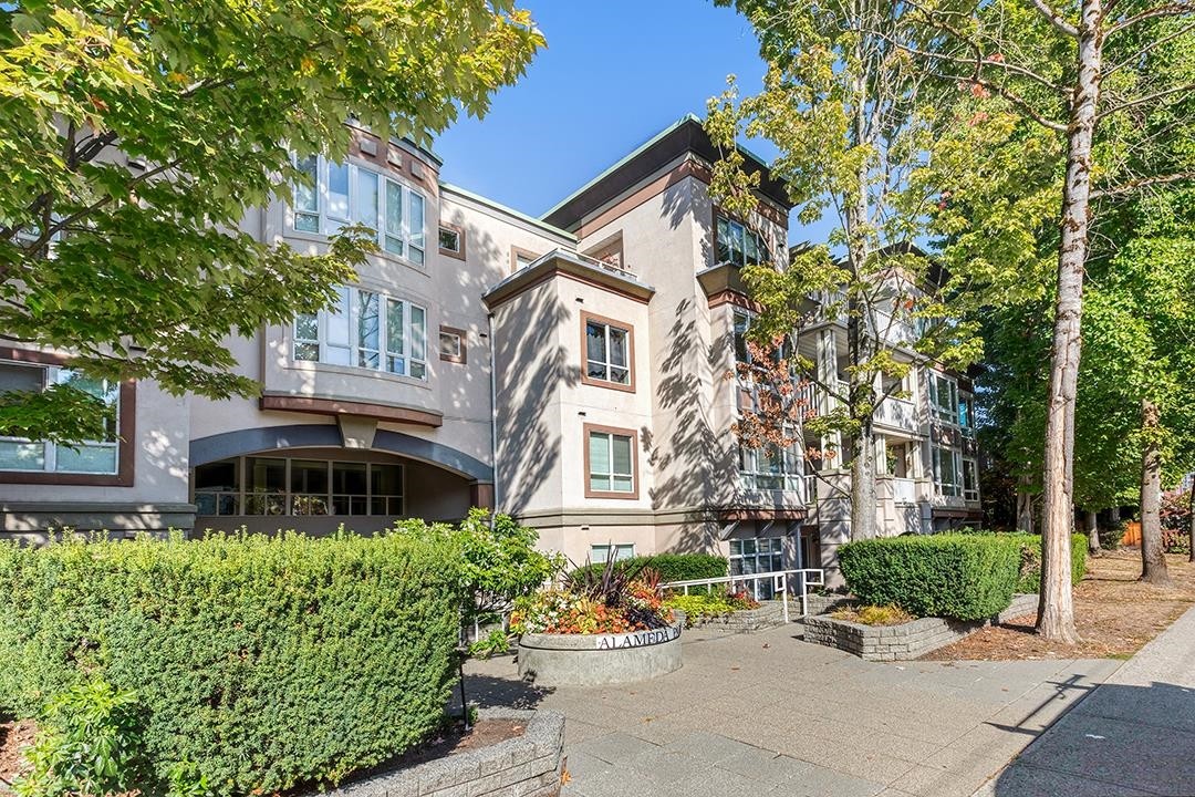 203-3235 4Th Avenue W, Vancouver, BC