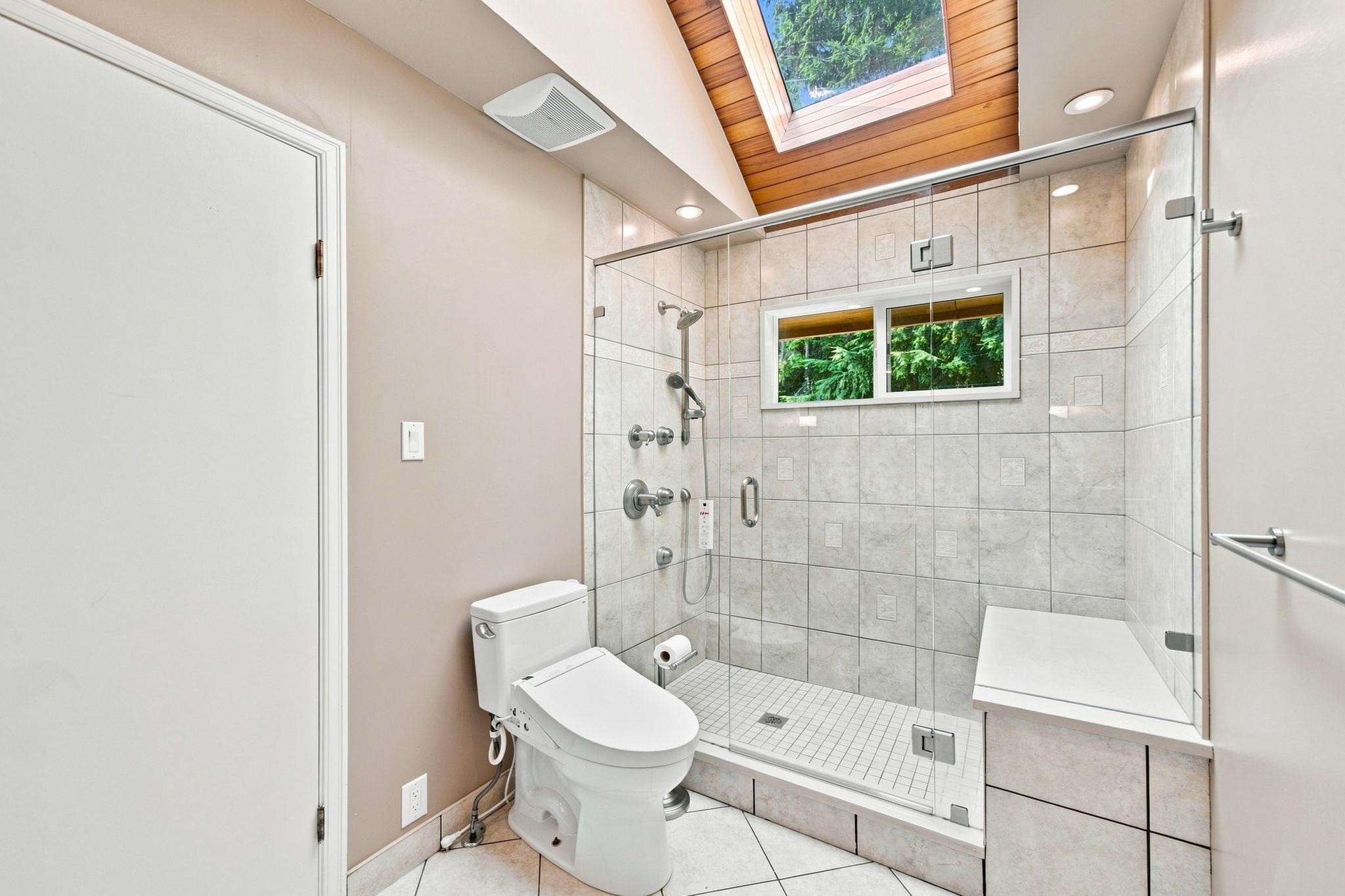 5519 Cliffridge Place, North Vancouver, BC