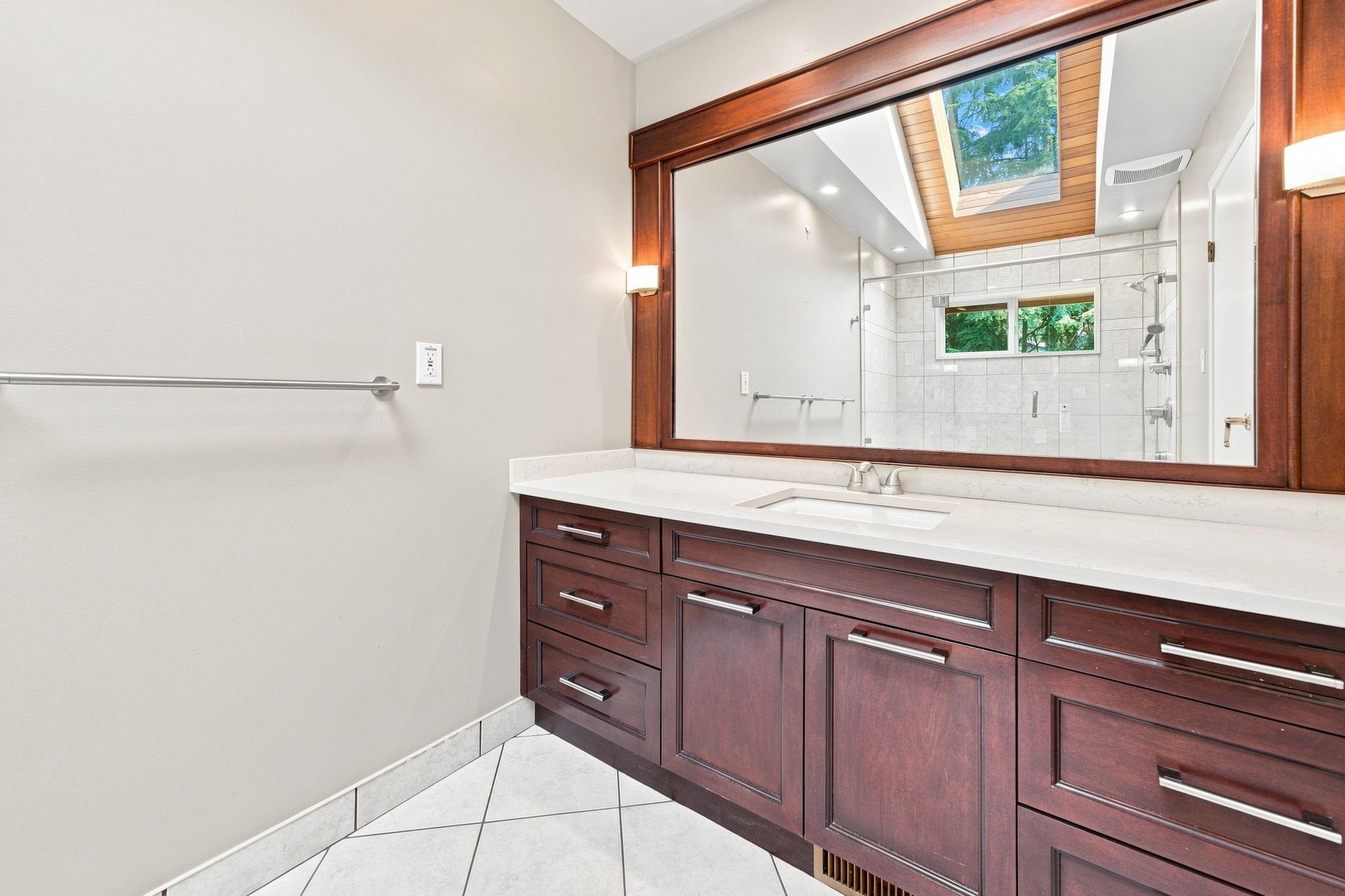 5519 Cliffridge Place, North Vancouver, BC