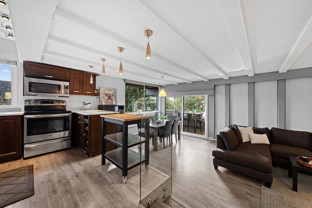 201-341 Mahon Avenue, North Vancouver, BC