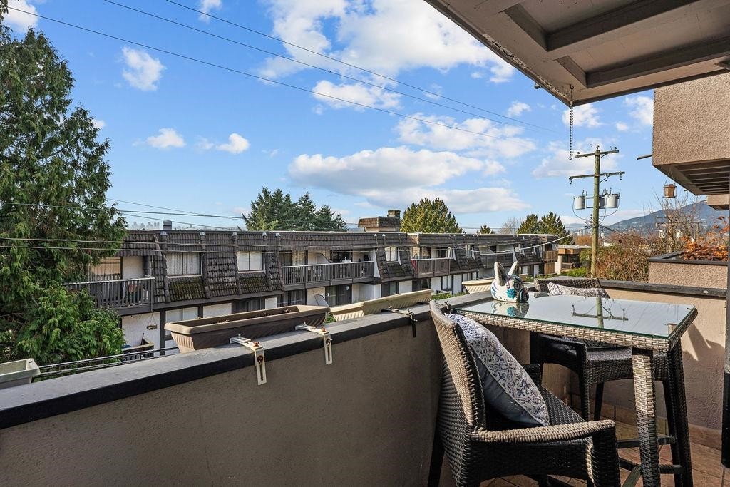 201-341 Mahon Avenue, North Vancouver, BC